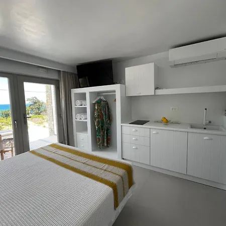 Neso Seafront Paros Lägenhet *
